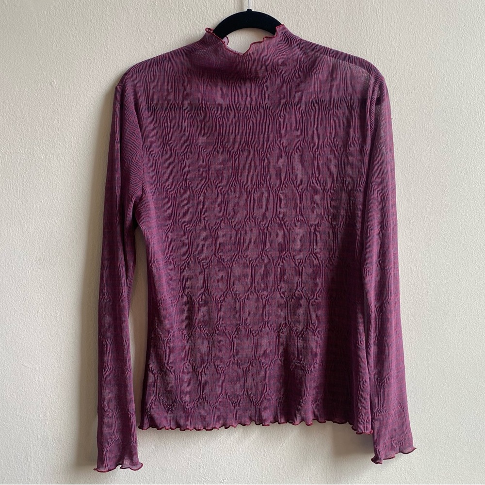 LEVIS ✨ micro pleated second skin long sleeve shirt